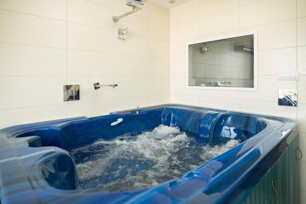 Martonfalvi Penthouse W Jacuzzi Debrecen Kültér fotó